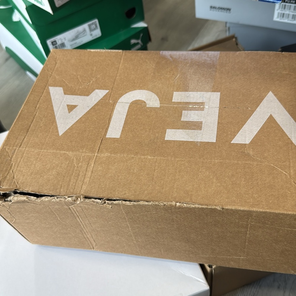 VEJA V-90 trainer in white/green - Picture 9 of 10